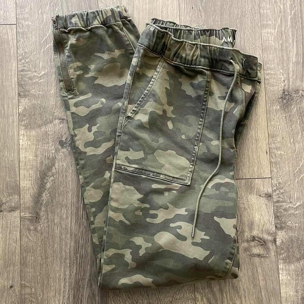 American eagle camo joggers